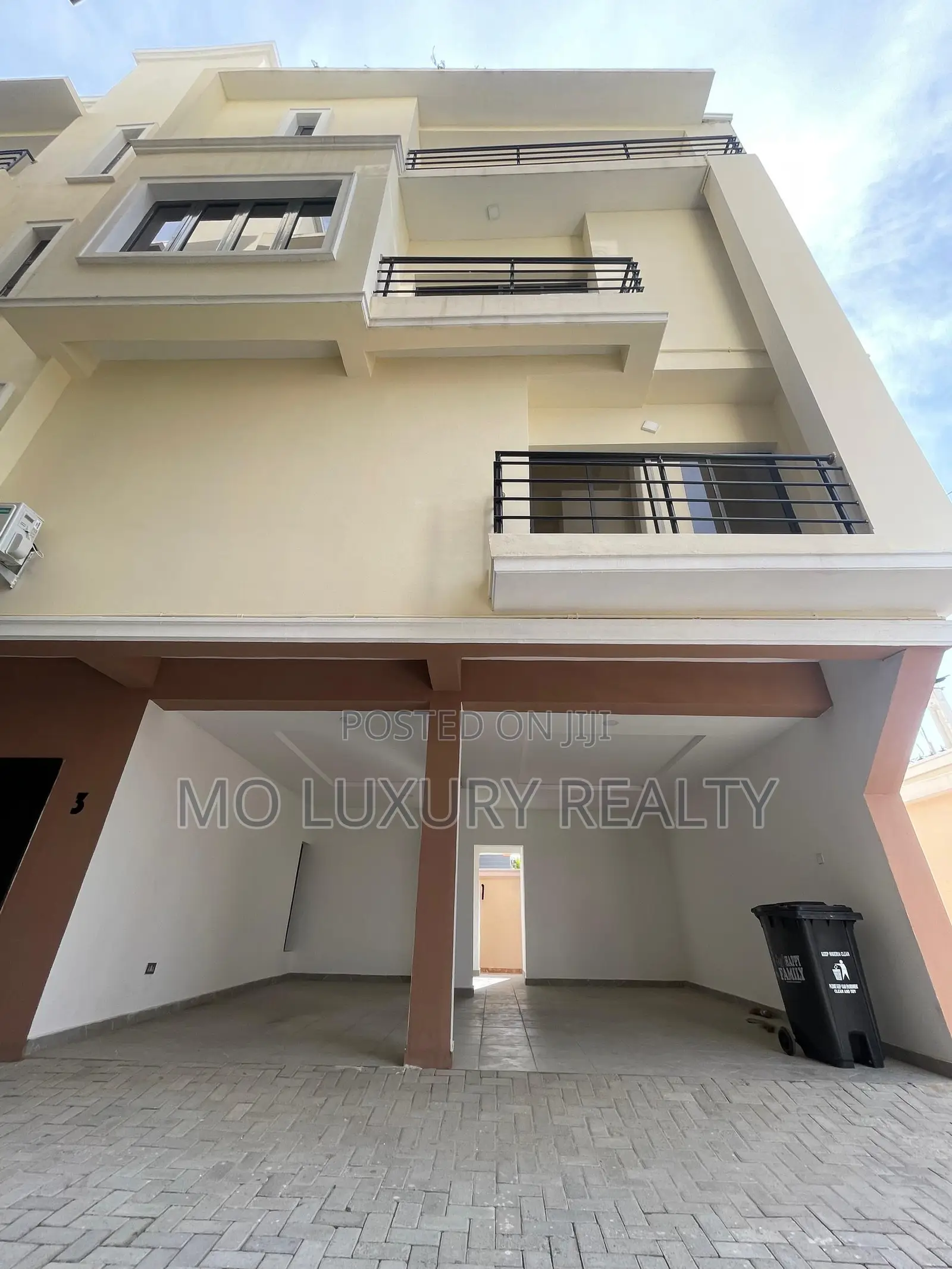 4bdrm Townhouse / Terrace in Lekki Phase 1 for rent