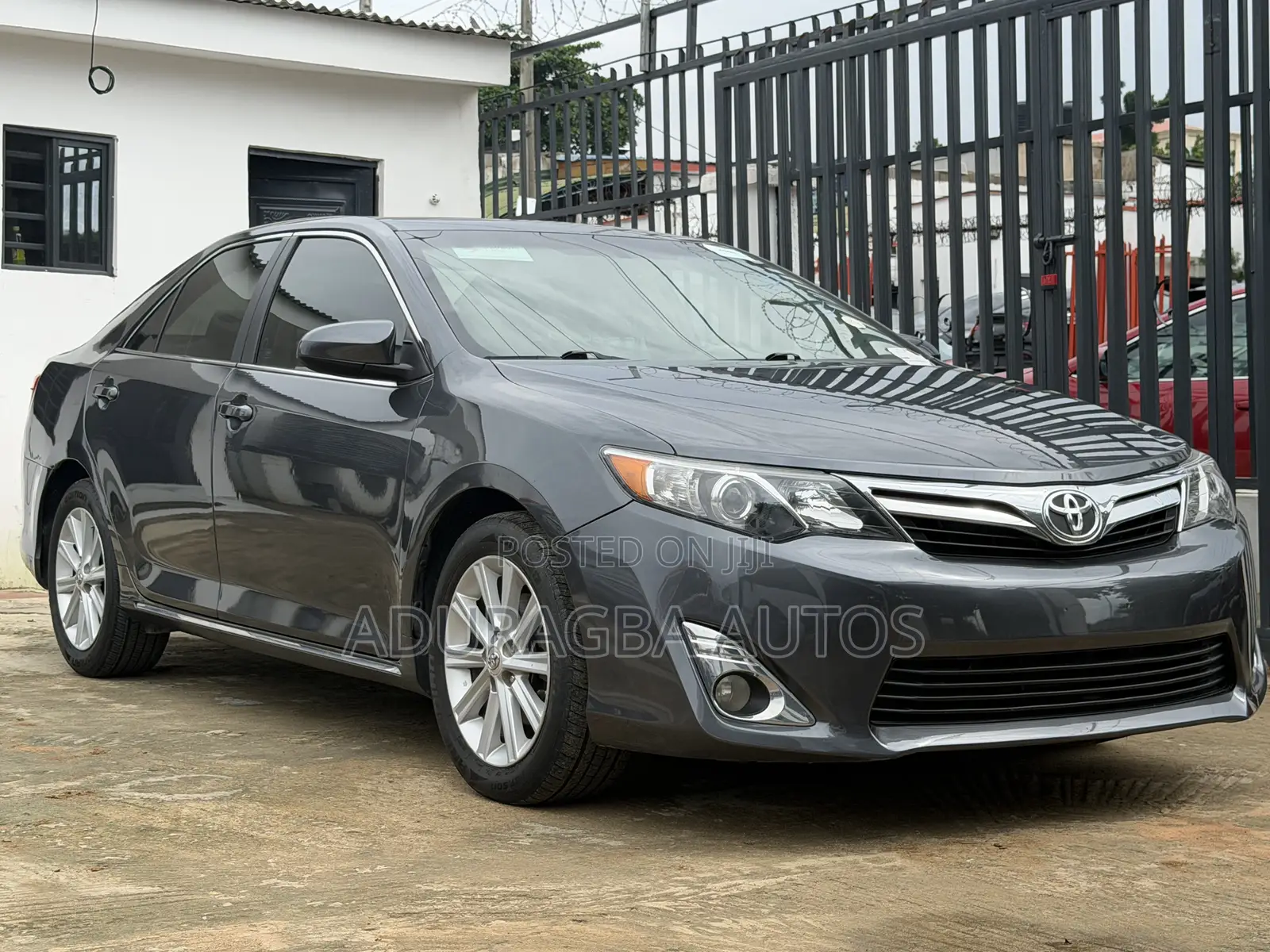 Toyota Camry XLE V6 4dr Sedan (3.5L 6cyl 6A) 2012 Gray