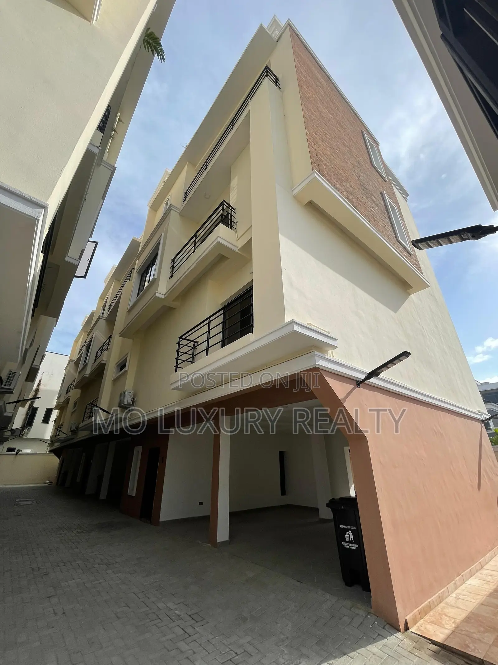 4bdrm Townhouse / Terrace in Lekki Phase 1 for rent