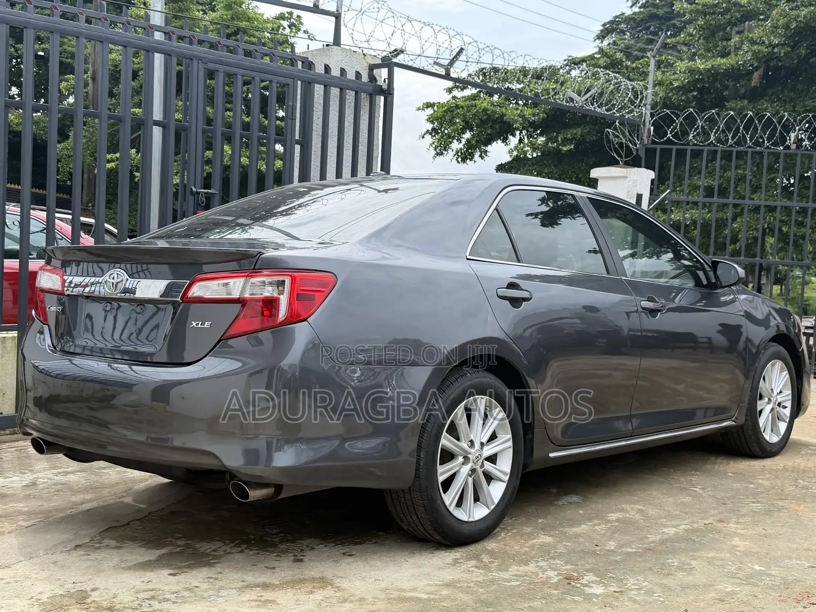 Toyota Camry XLE V6 4dr Sedan (3.5L 6cyl 6A) 2012 Gray