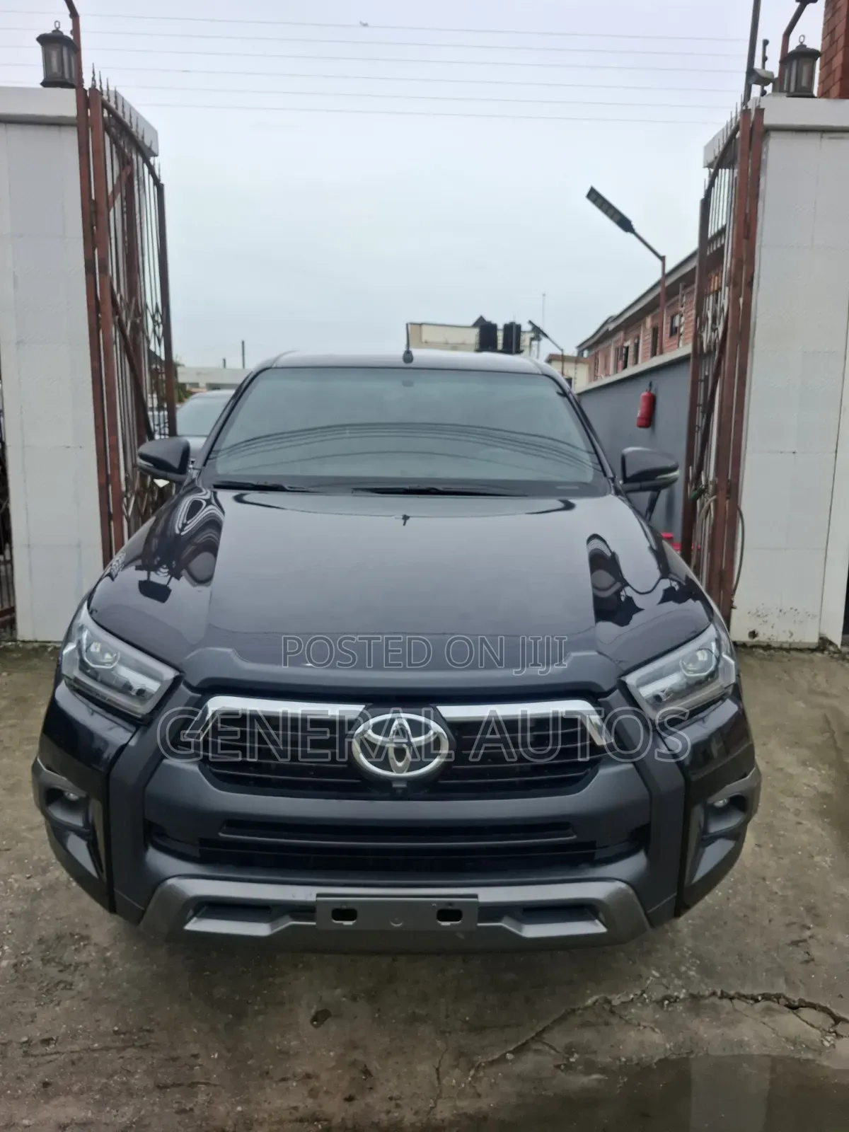 Toyota Hilux 2025 Black
