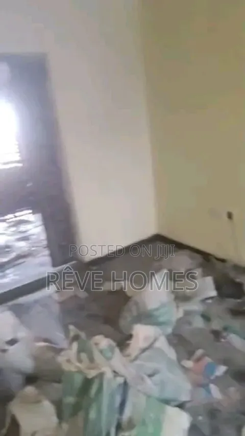 2bdrm Block of Flats in Adekunle for rent