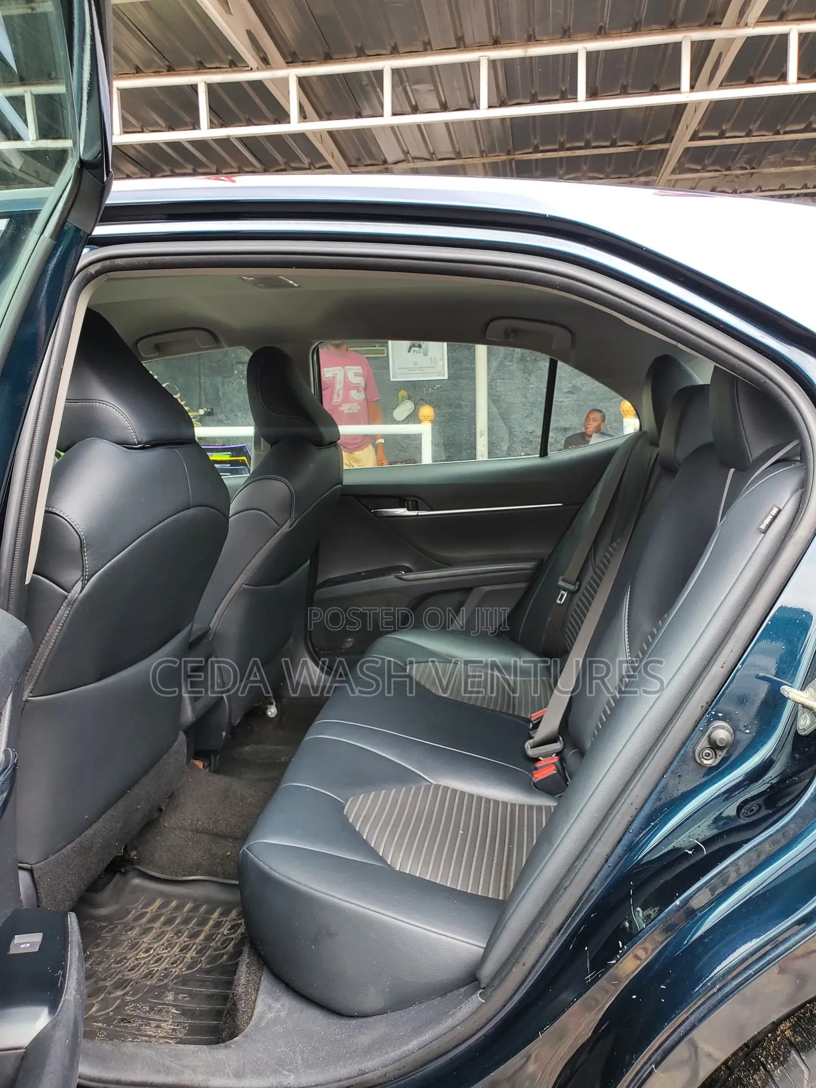 Toyota Camry SE (2.5L 4cyl 8A) 2019 Blue