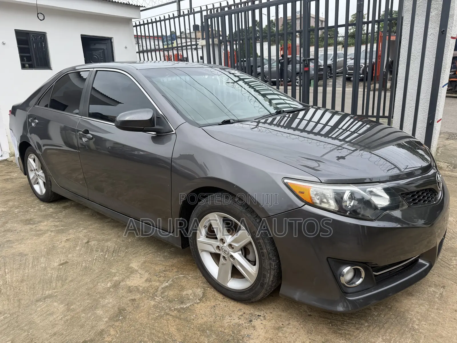 Toyota Camry SE Sport 4dr Sedan (2.5L 4cyl 6A) 2014 Gray