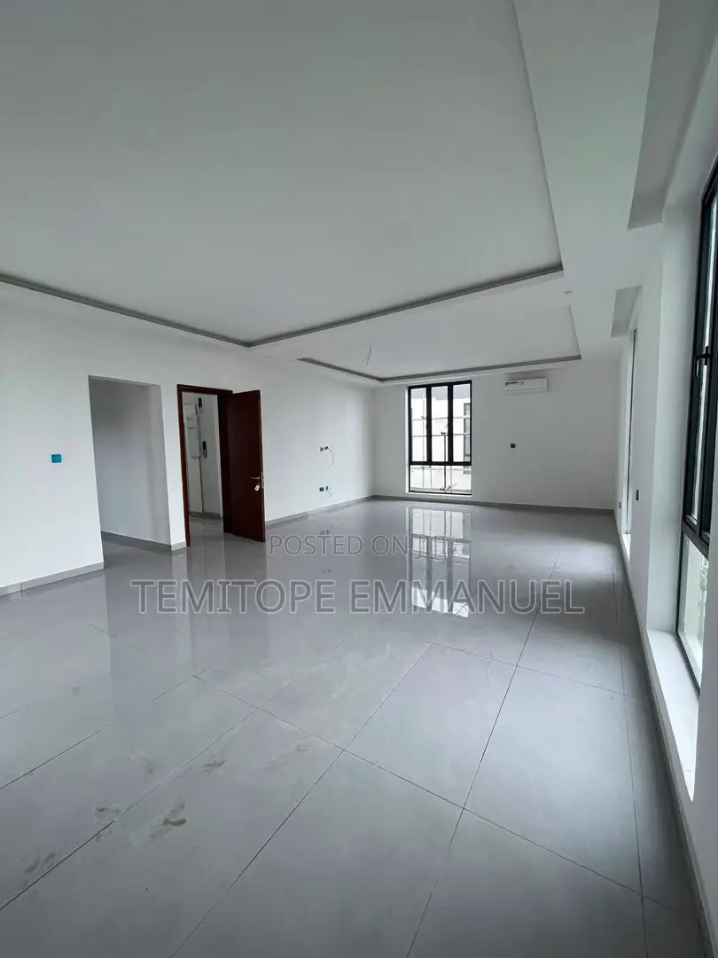 Furnished 6bdrm Duplex in Banana Island for sale