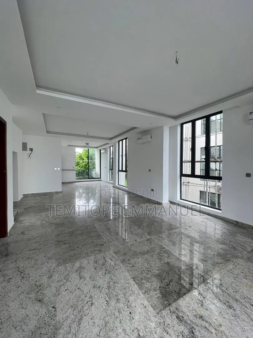 Furnished 6bdrm Duplex in Banana Island for sale