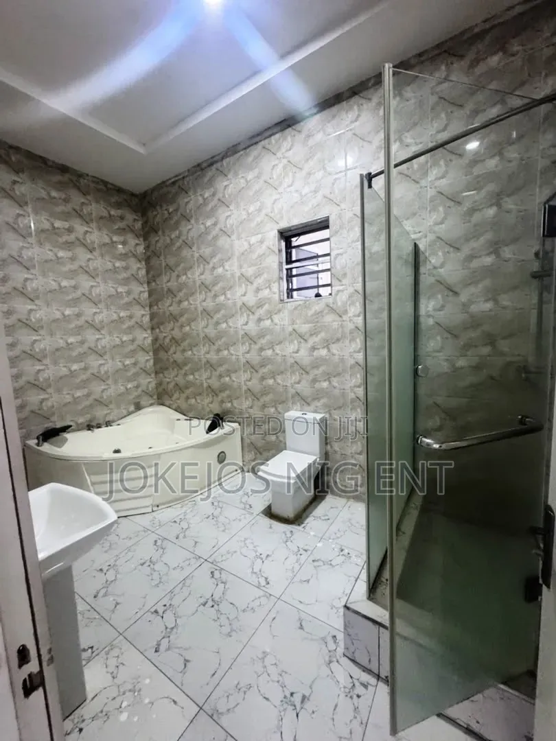 4bdrm Townhouse / Terrace in Thomas Estate Ajah for rent