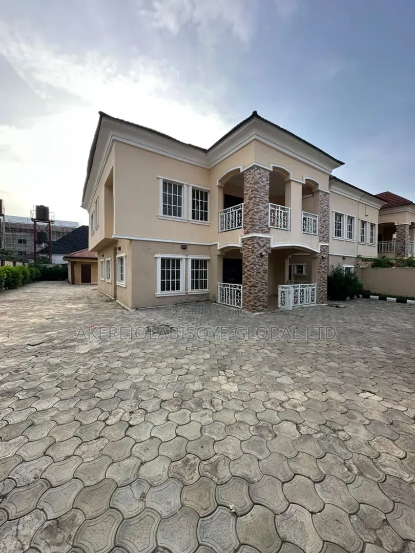 5bdrm Duplex in Gwarinpa Main Abuja, Life Camp for rent