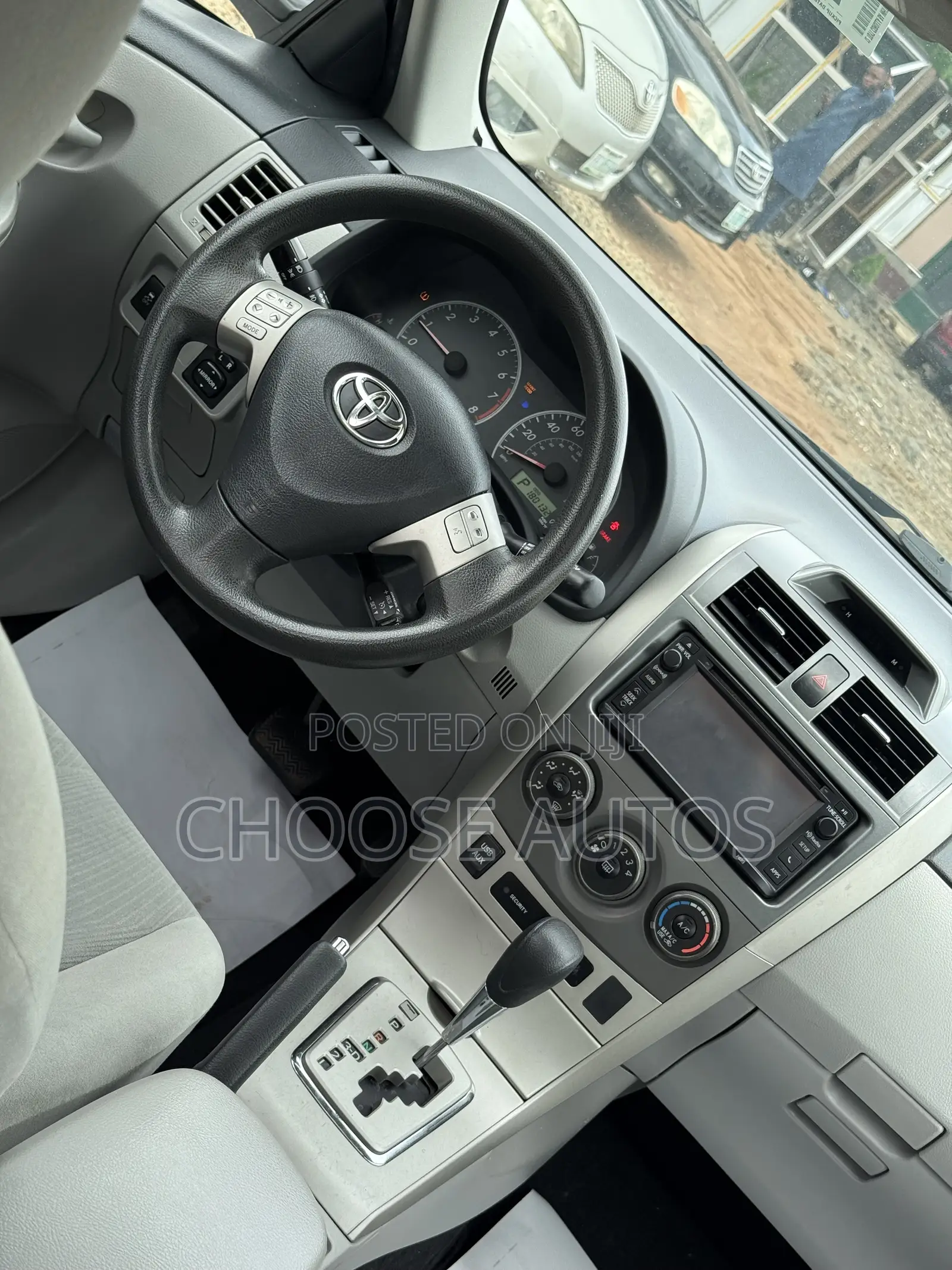 Toyota Corolla LE Special Edition 4dr Sedan (1.8L 4cyl 4A) 2013 White
