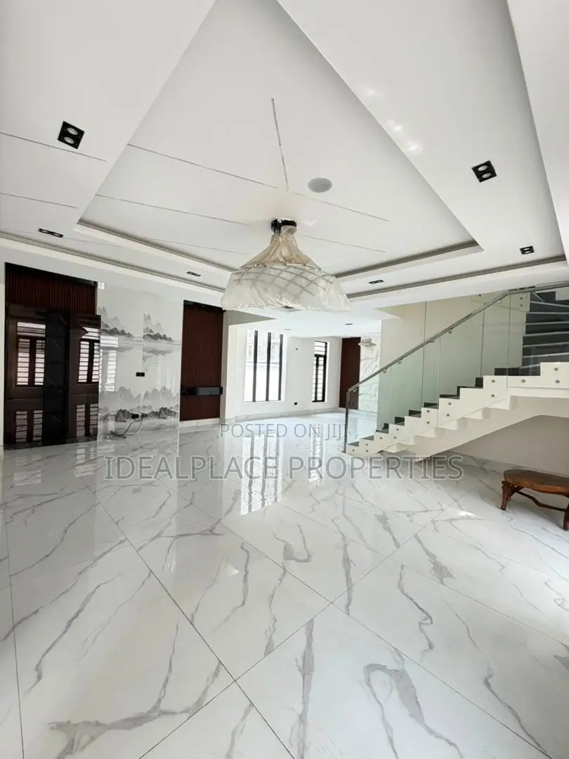 5bdrm Duplex in Lekki Phase 1 for sale
