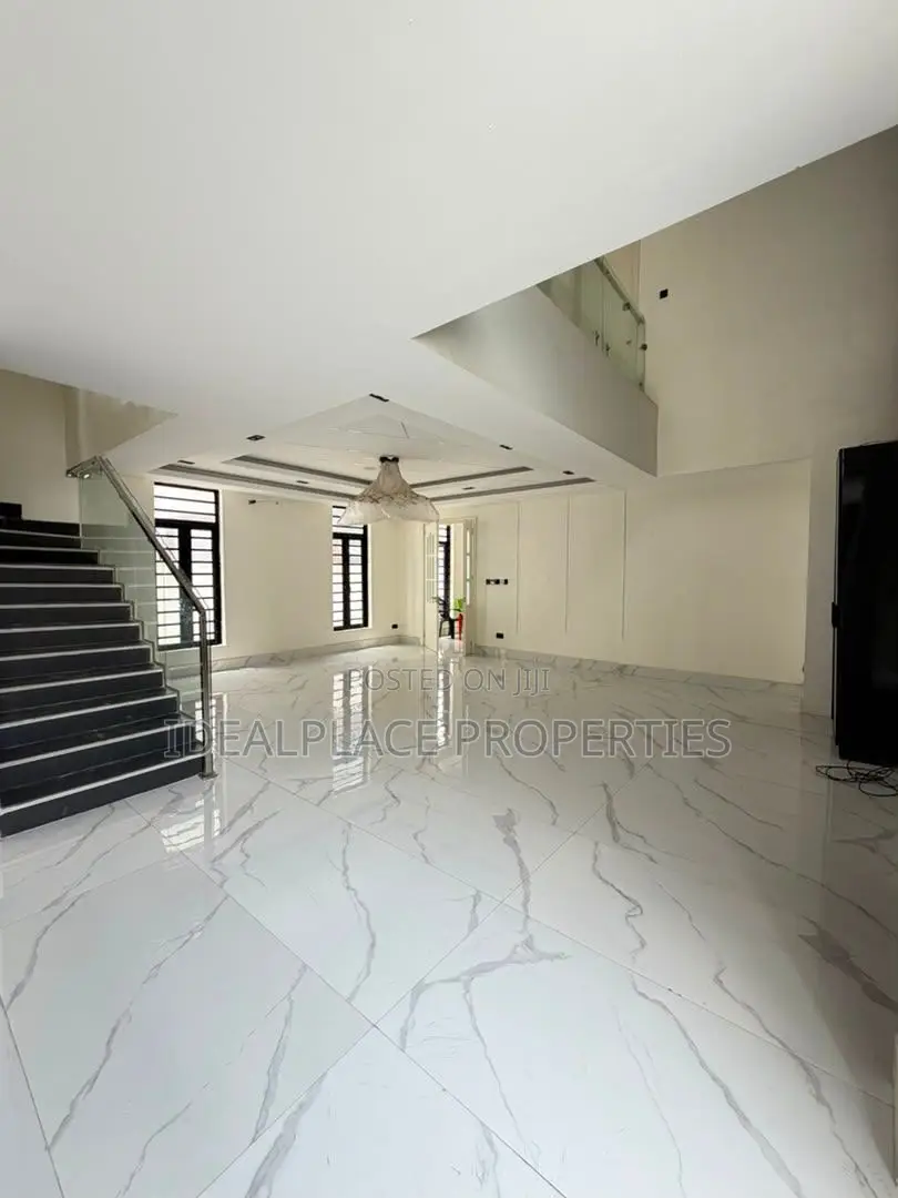 5bdrm Duplex in Lekki Phase 1 for sale