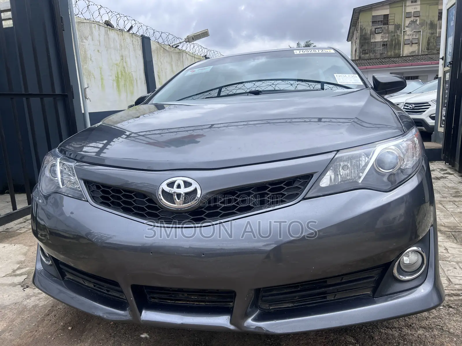 Toyota Camry SE 4dr Sedan (2.5L 4cyl 6A) 2012 Gray
