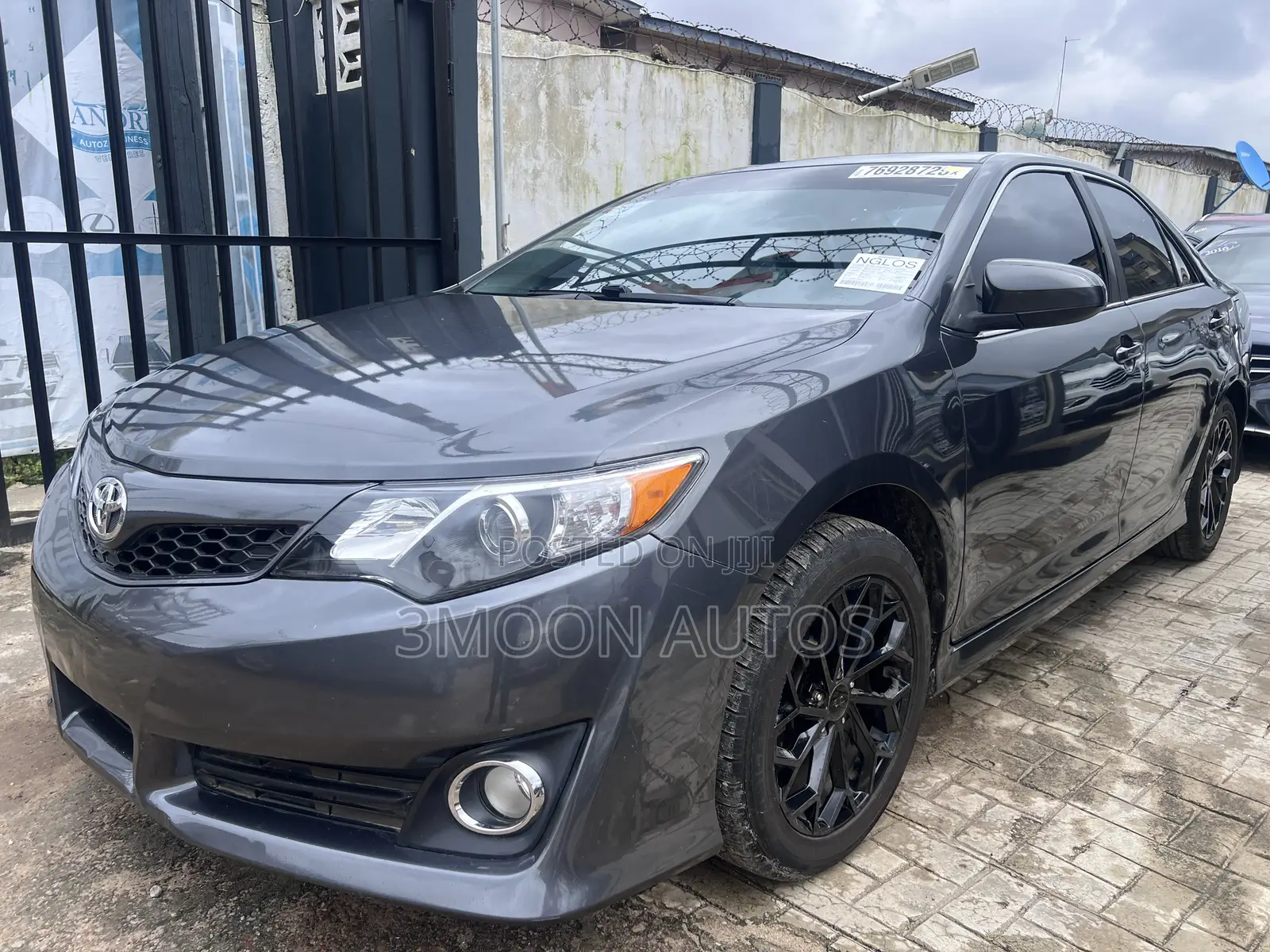 Toyota Camry SE 4dr Sedan (2.5L 4cyl 6A) 2012 Gray