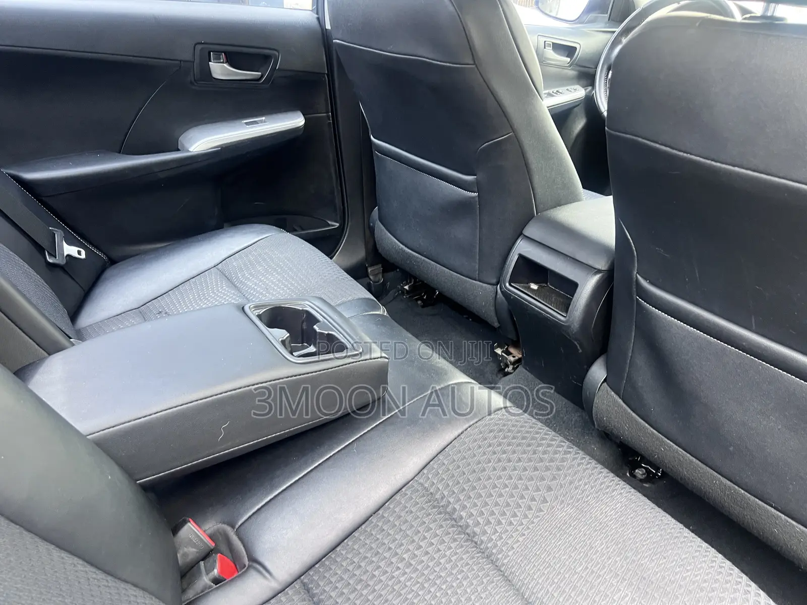 Toyota Camry SE 4dr Sedan (2.5L 4cyl 6A) 2012 Gray