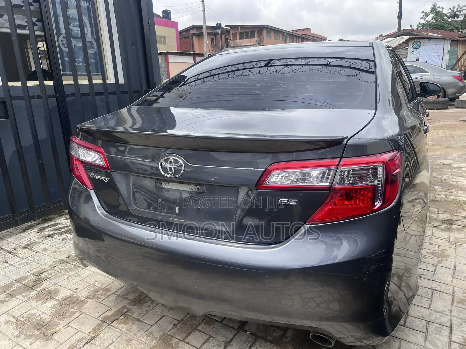 Toyota Camry SE 4dr Sedan (2.5L 4cyl 6A) 2012 Gray