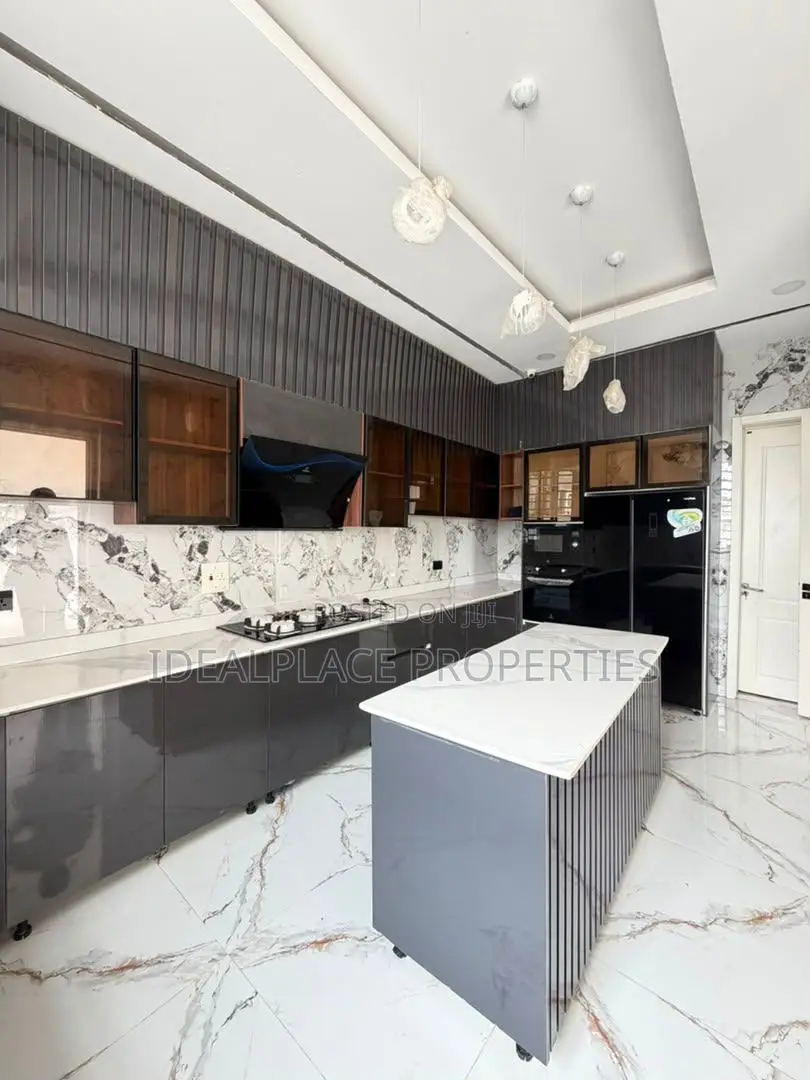 5bdrm Duplex in Lekki Phase 1 for sale