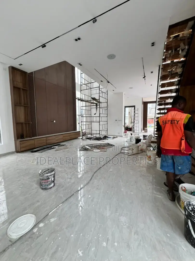 5bdrm Duplex in Osapa london for sale