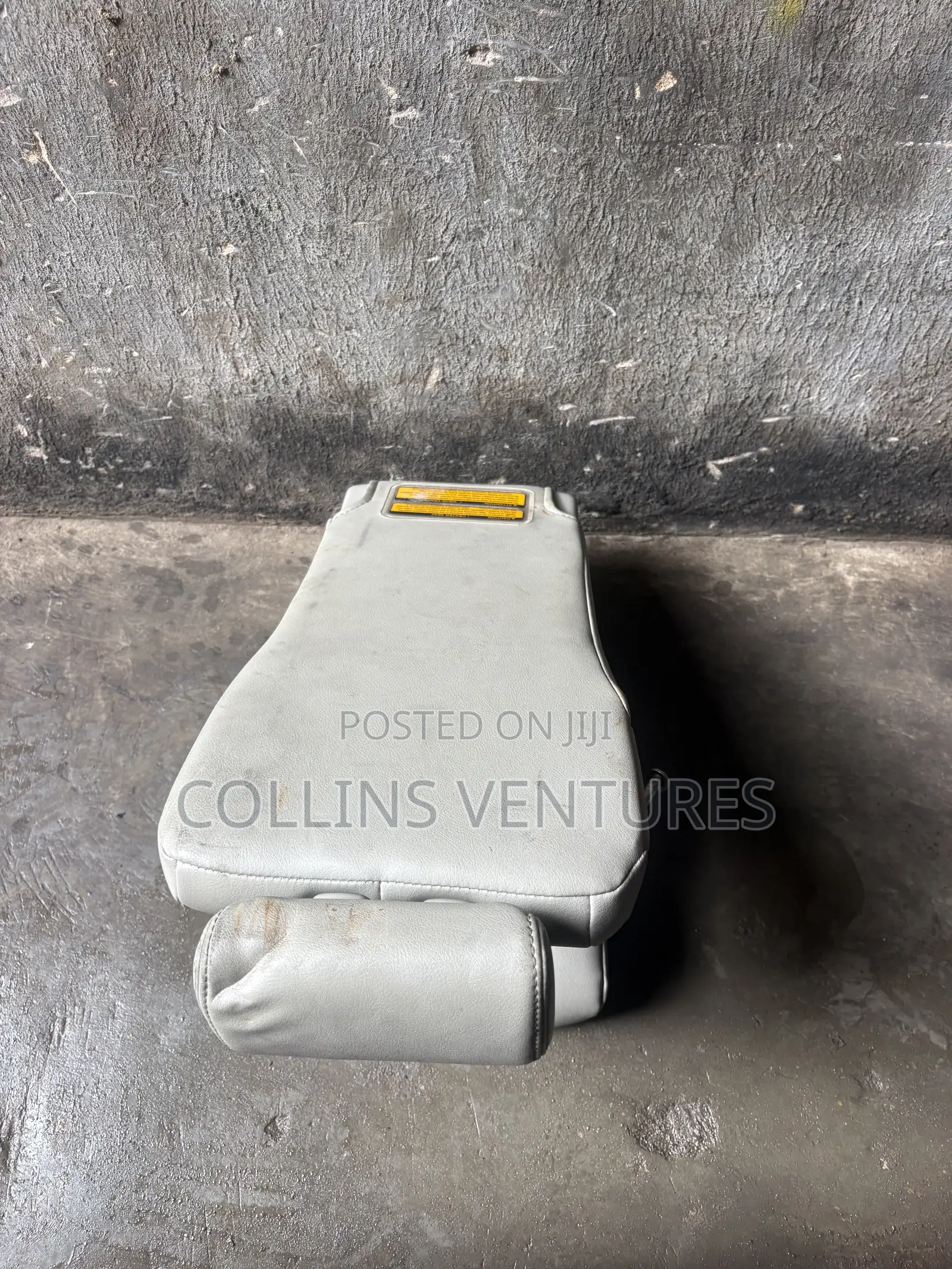 Small Middle Seat Toyota Sienna 2012-17 Available