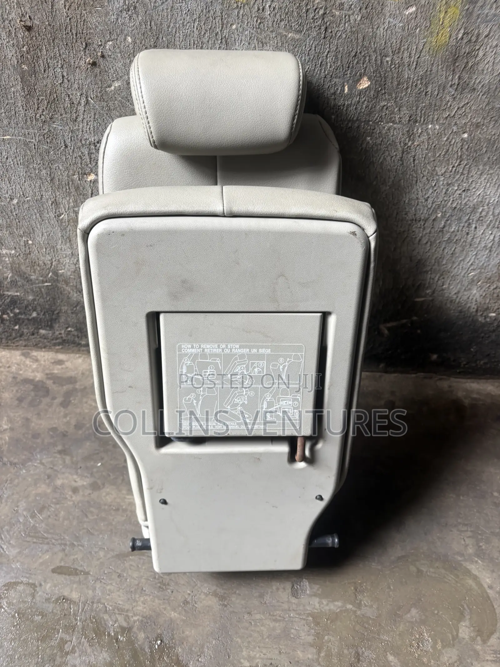 Small Middle Seat Toyota Sienna 2012-17 Available