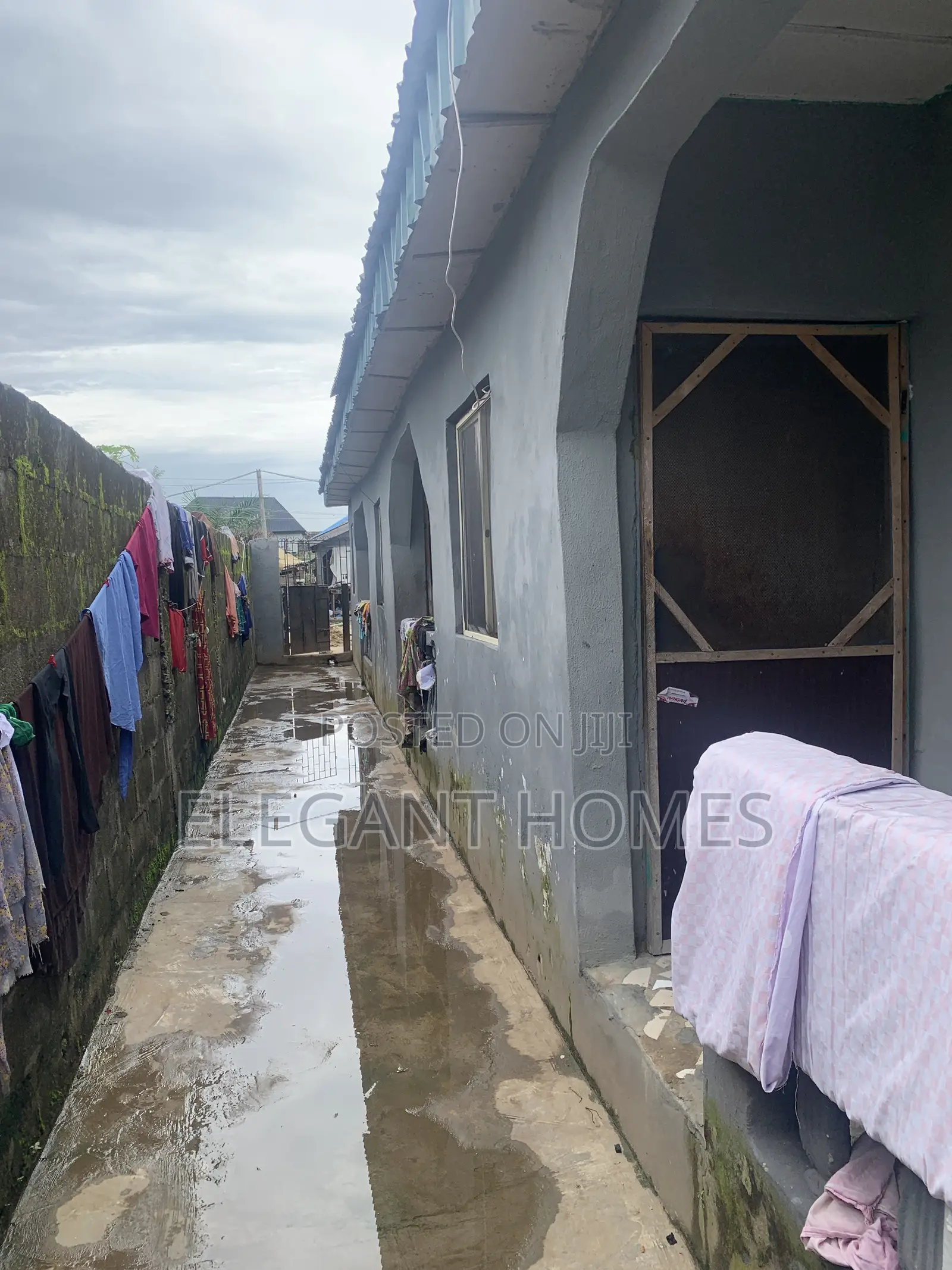 1bdrm Block of Flats in Alaba for sale