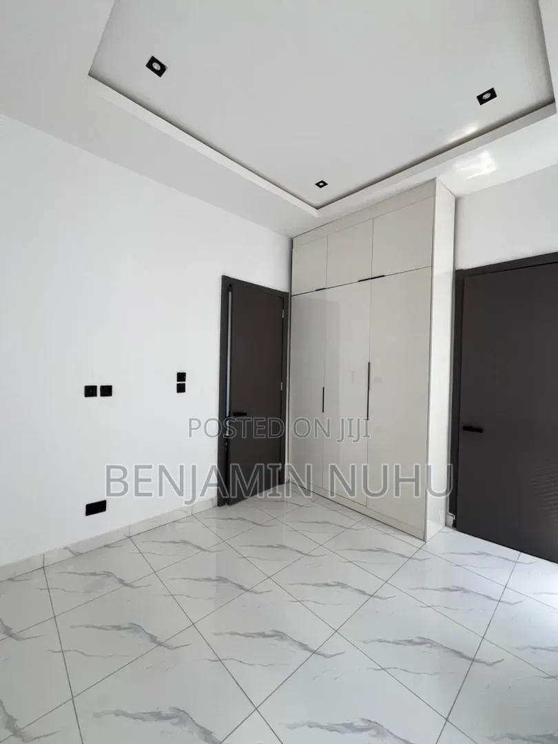 5bdrm Duplex in Sunshine Estate, Off Lekki-Epe Expressway for sale