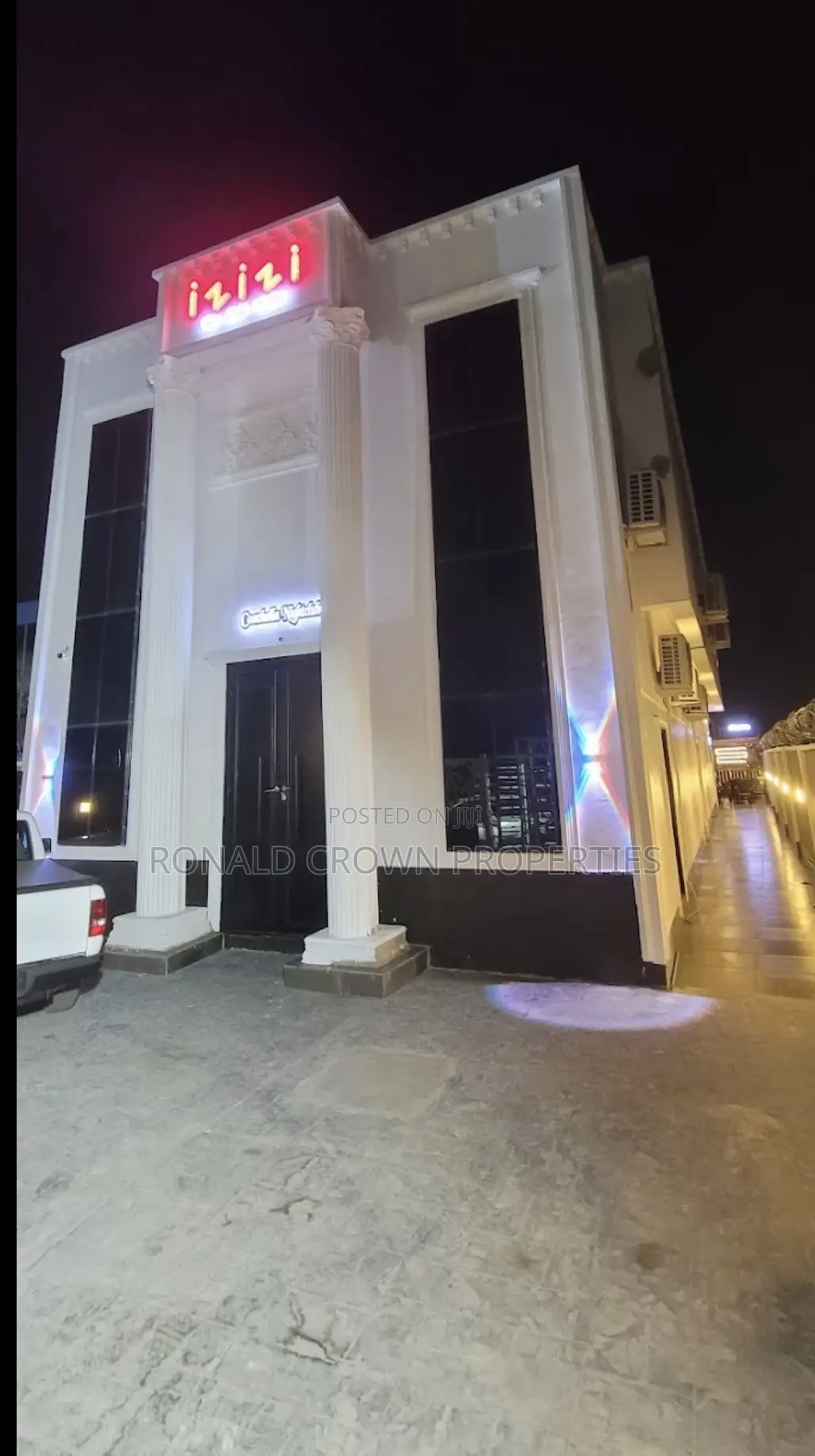 Lounge With 6 Rooms Hotel /Night Club at Ikotun, Restaurant