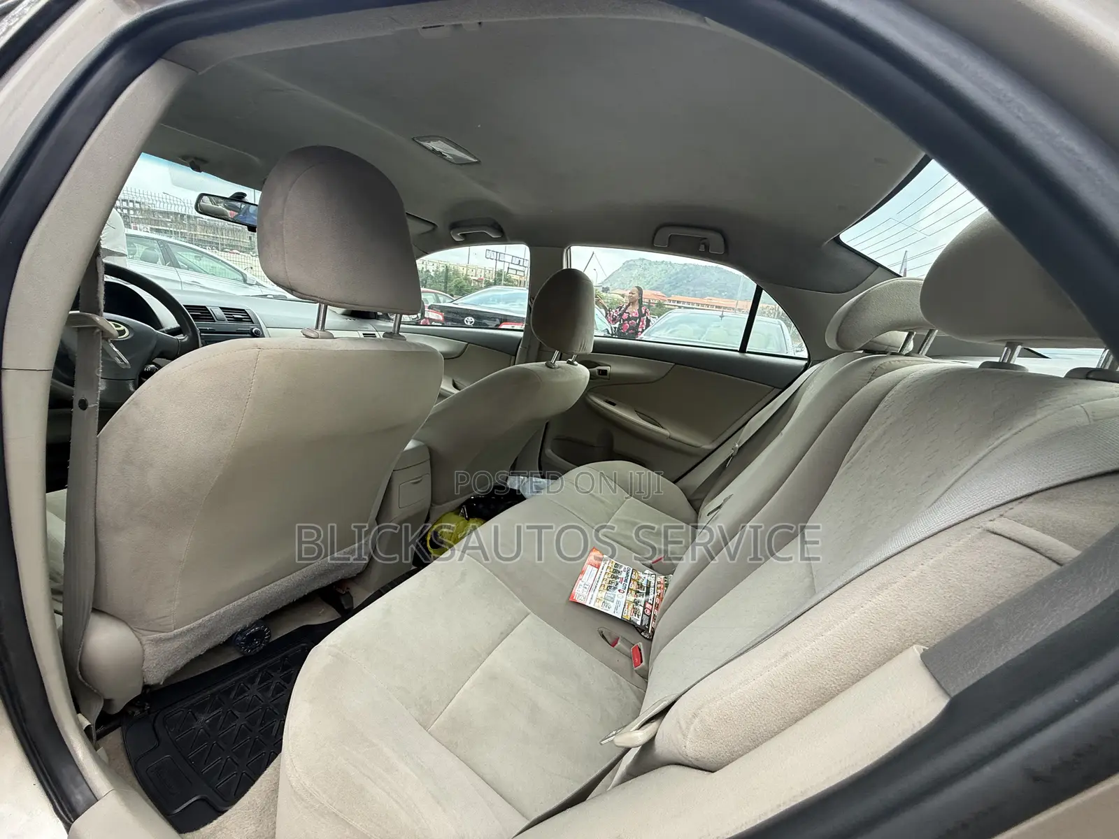 Toyota Corolla LE 4dr Sedan (1.8L 4cyl 4A) 2010 Gold