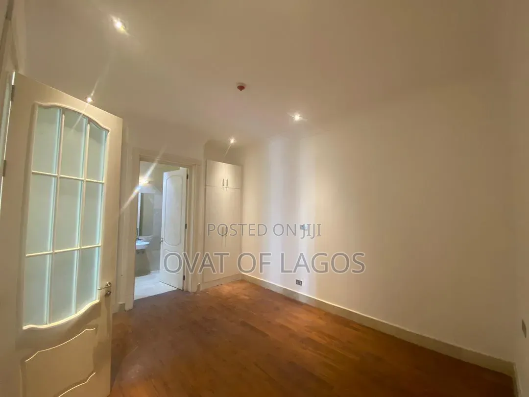 4bdrm Apartment in Victoria Island for sale