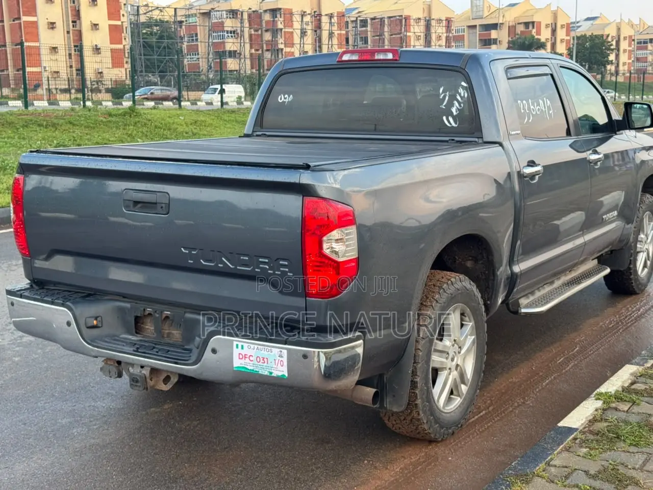 Toyota Tundra Limited 4dr CrewMax SB (5.7L 8cyl 6A) 2014 Gray
