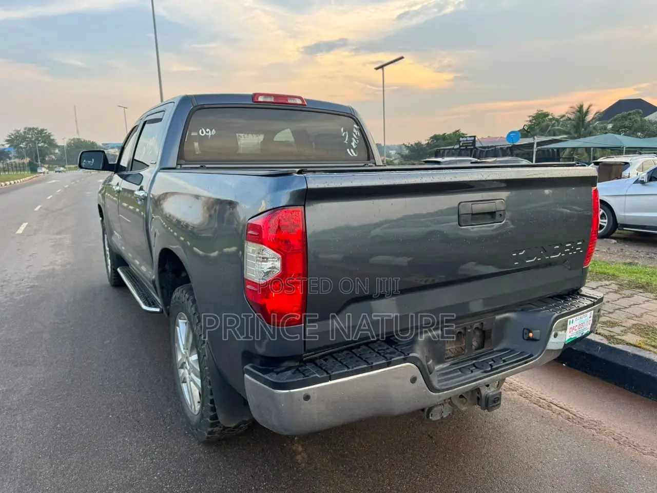 Toyota Tundra Limited 4dr CrewMax SB (5.7L 8cyl 6A) 2014 Gray