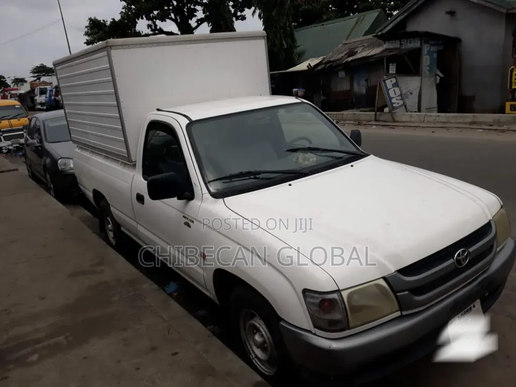 Toyota Hilux 1999 White