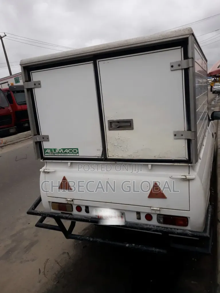 Toyota Hilux 1999 White
