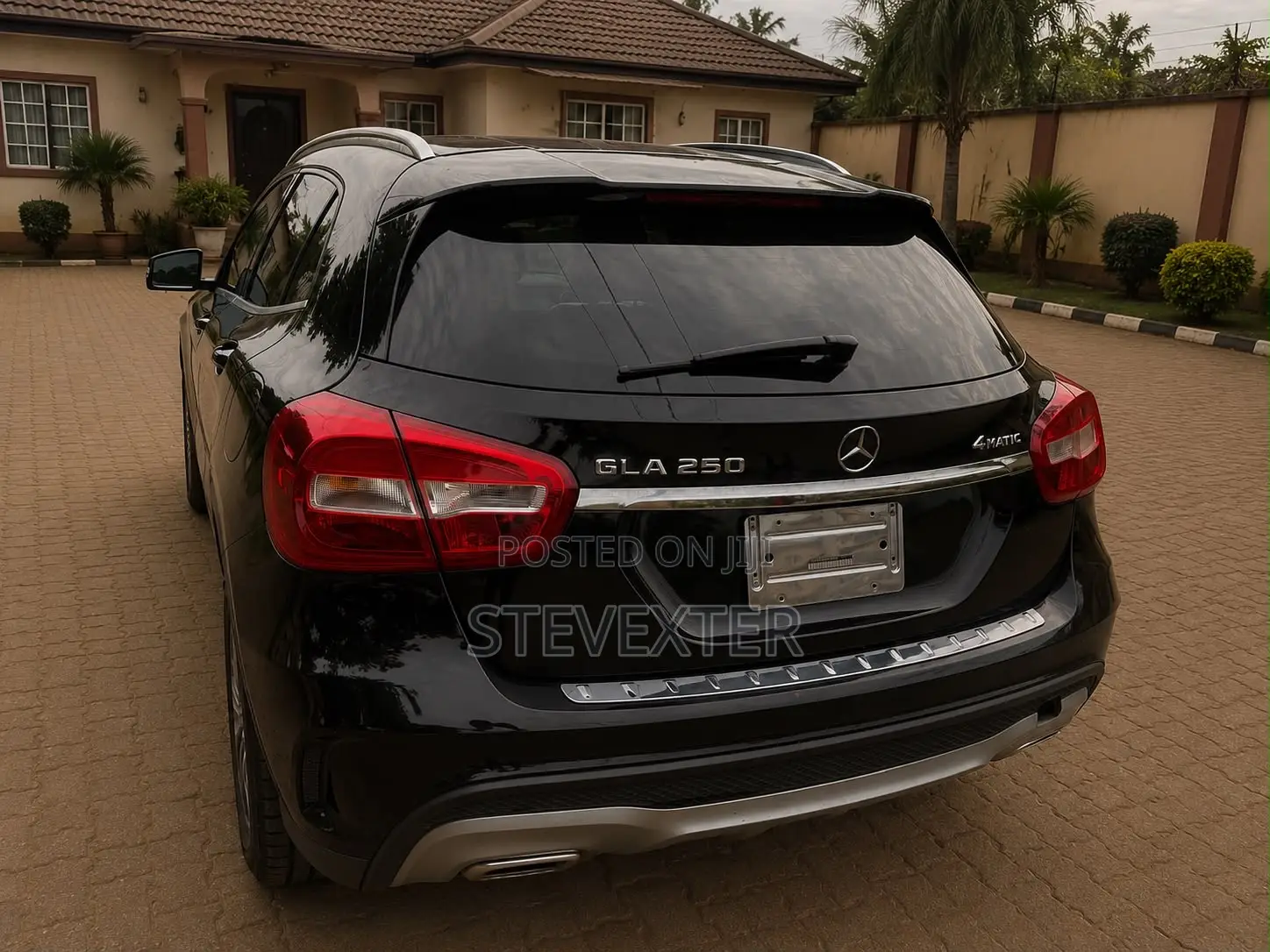 Mercedes-Benz GLA-Class GLA250 4MATIC 4dr SUV AWD (2.0L 4cyl Turbo 7AM)