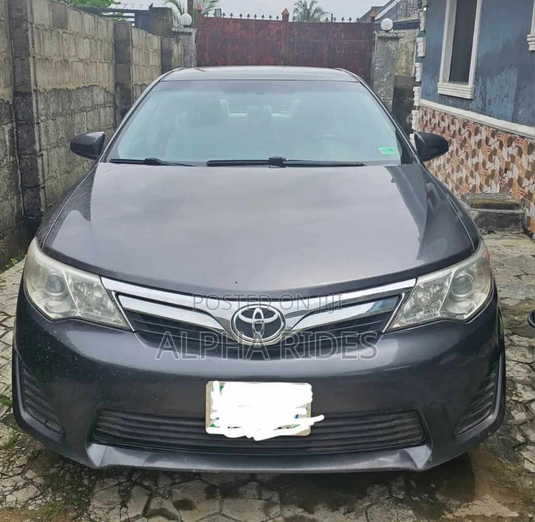 Toyota Camry LE 4dr Sedan (2.5L 4cyl 6A) 2014 Gray