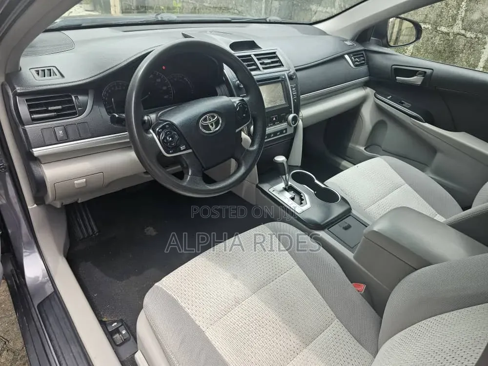Toyota Camry LE 4dr Sedan (2.5L 4cyl 6A) 2014 Gray