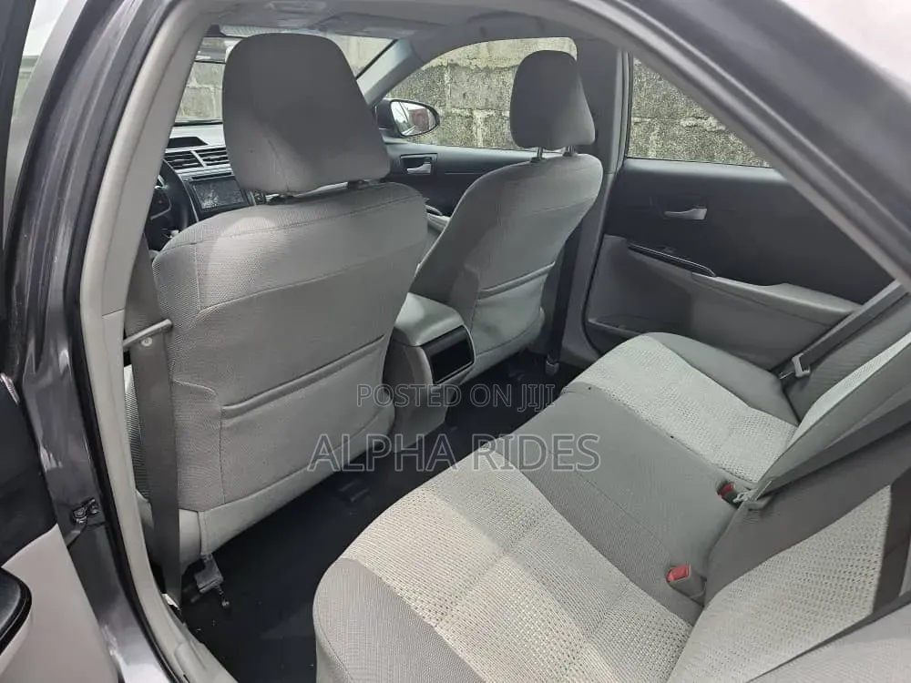 Toyota Camry LE 4dr Sedan (2.5L 4cyl 6A) 2014 Gray