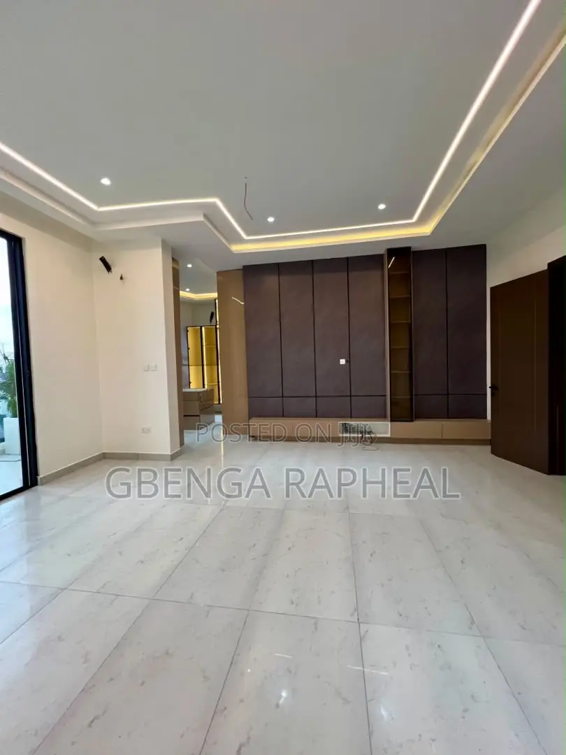 5bdrm Duplex in Orchid Road, Lekki for sale
