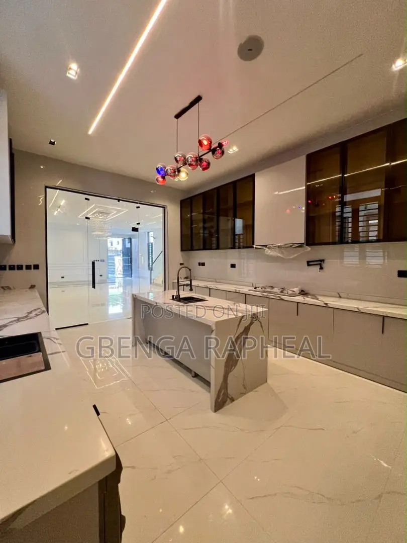 5bdrm Duplex in Chevron, Lekki for sale