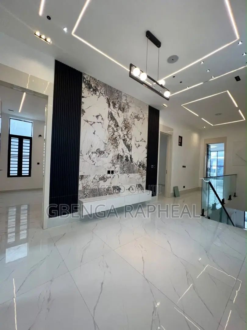 5bdrm Duplex in Chevron, Lekki for sale