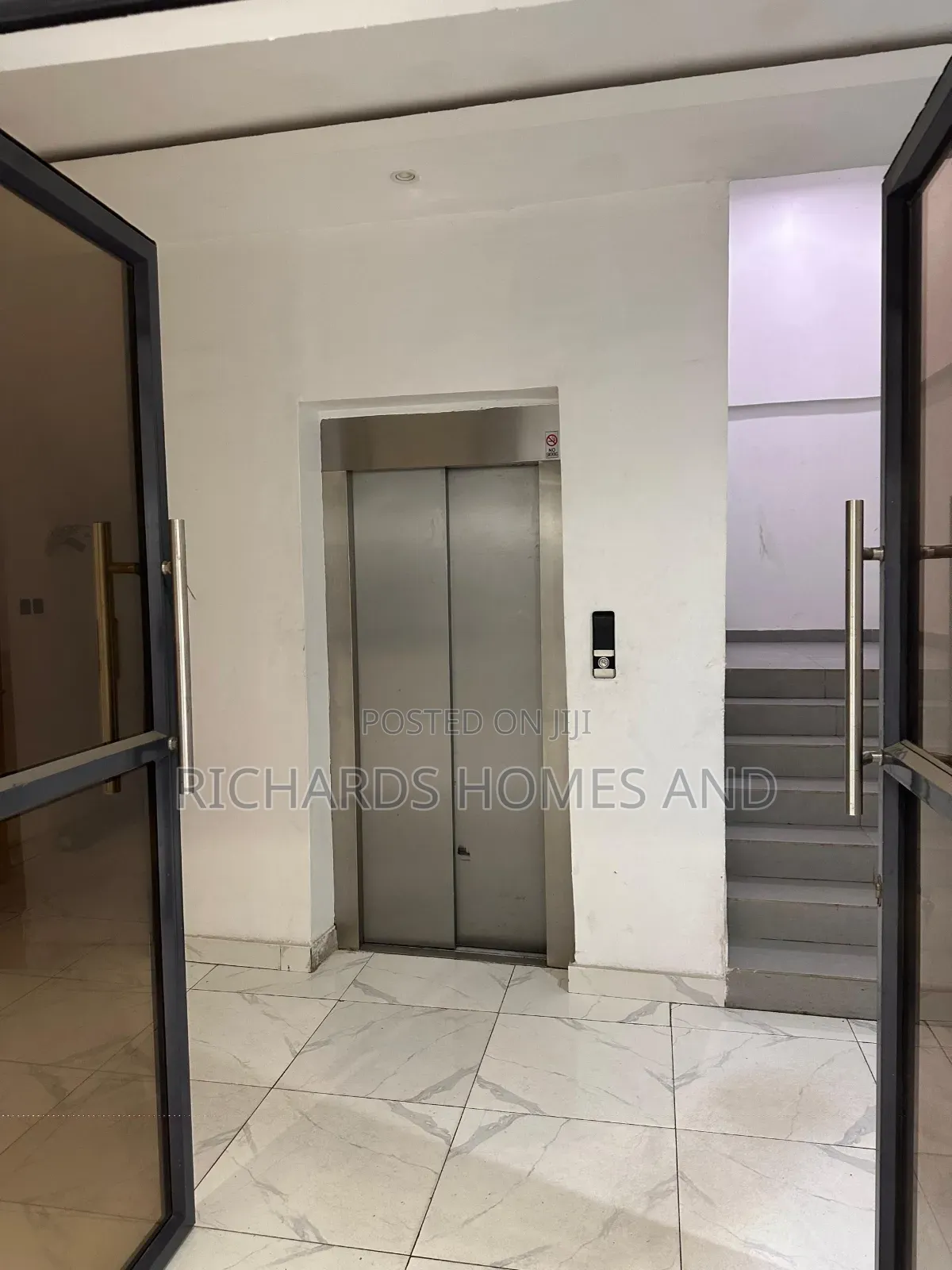 3bdrm Apartment in Lekki Phase 1 for sale