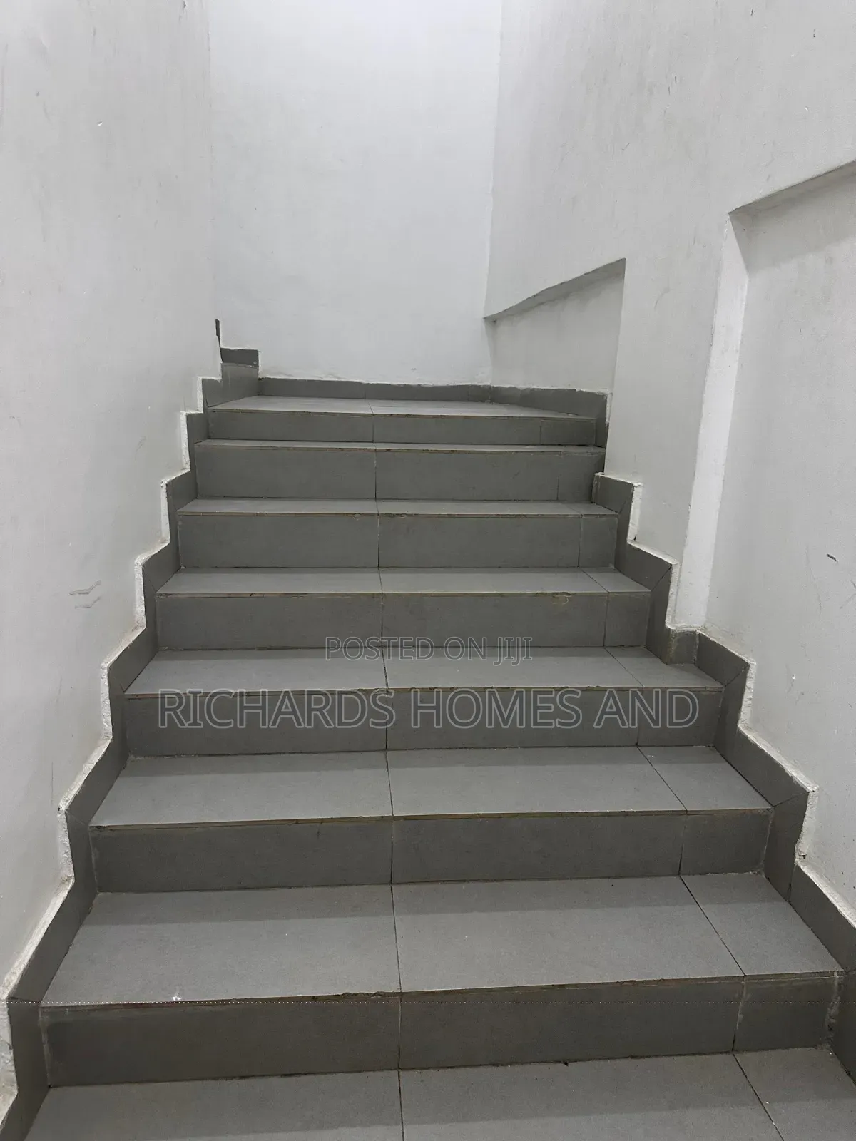 3bdrm Apartment in Lekki Phase 1 for sale