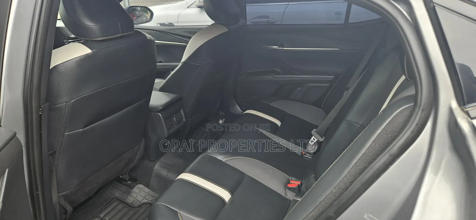 Toyota Camry Hybrid SE 2024 Gray