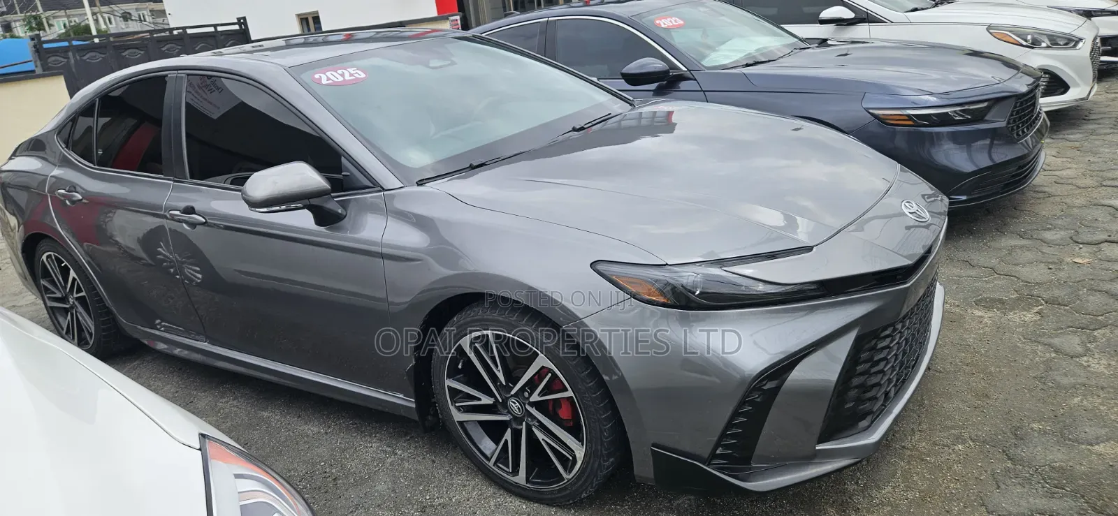 Toyota Camry Hybrid SE 2024 Gray