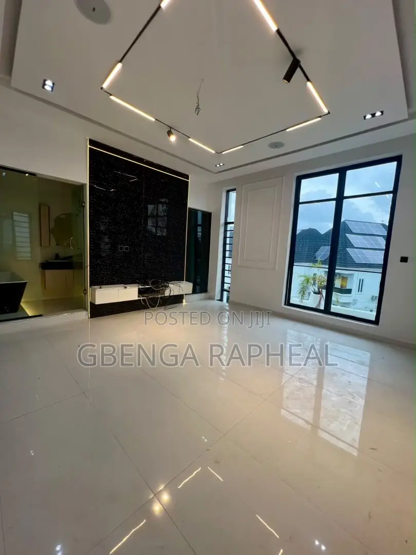 5bdrm Duplex in Orchid Road, Lekki for sale