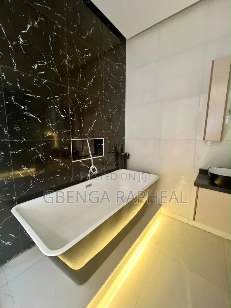 5bdrm Duplex in Orchid Road, Lekki for sale