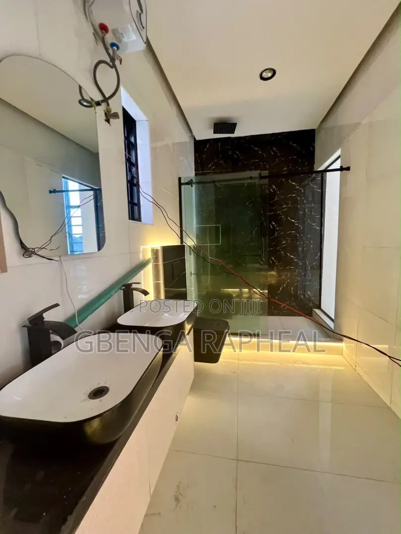 5bdrm Duplex in Orchid Road, Lekki for sale