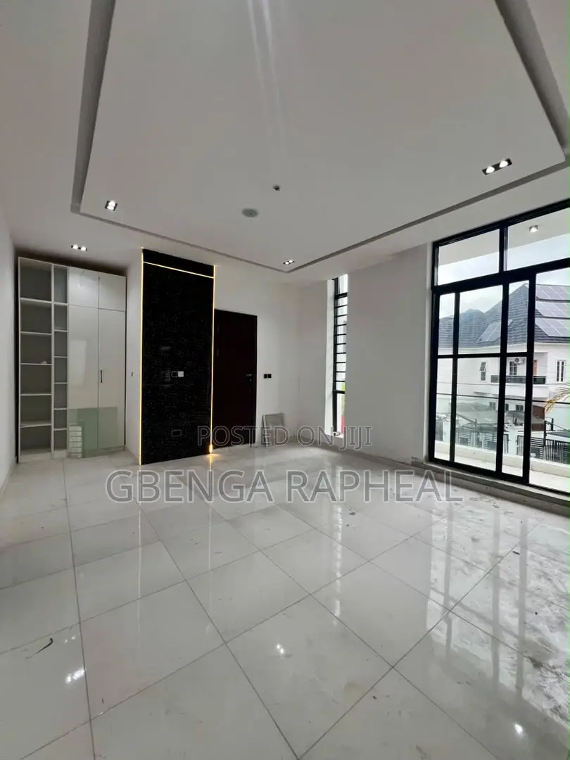 5bdrm Duplex in Orchid Road, Lekki for sale