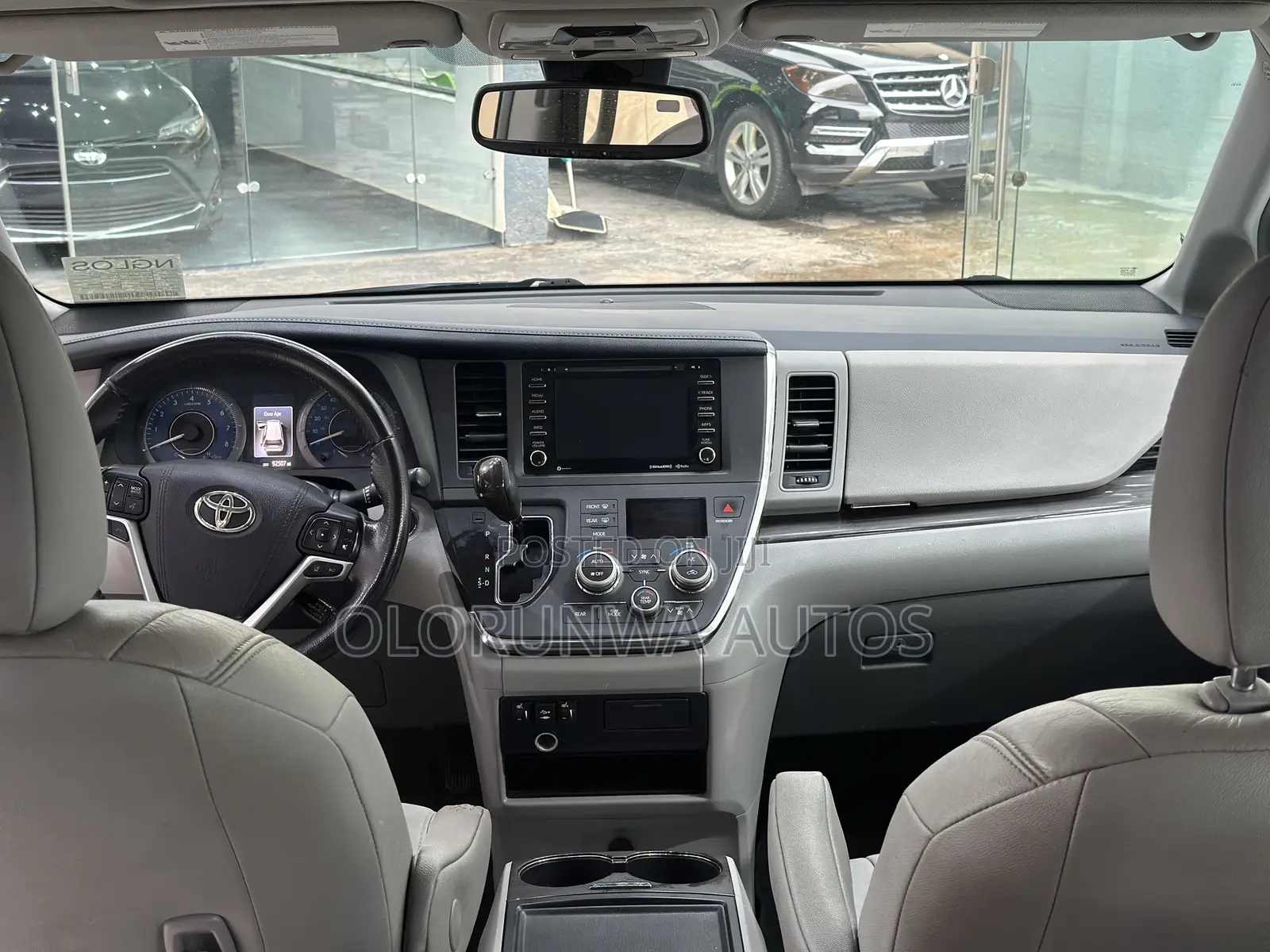 Toyota Sienna XLE (3.5L 6cyl 8A) 2018 Blue
