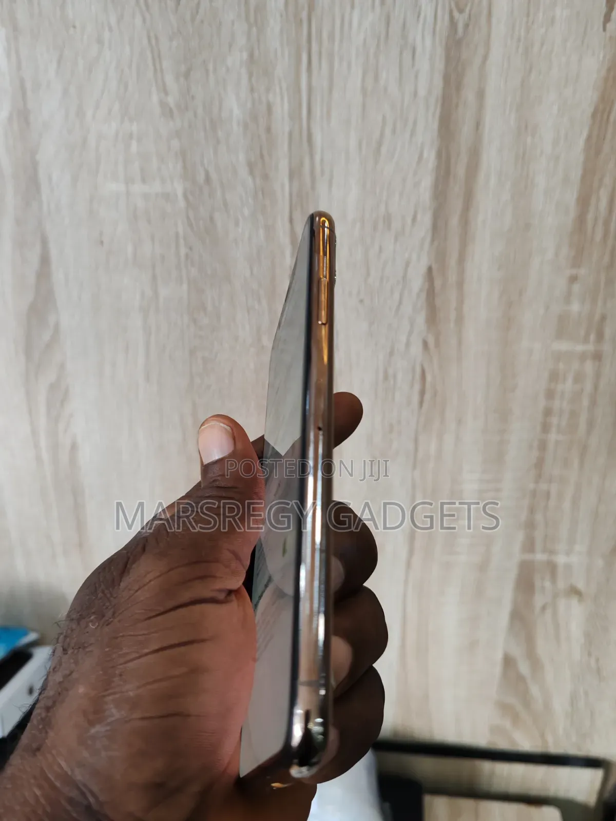 Apple iPhone 11 Pro Max 64 GB Gold