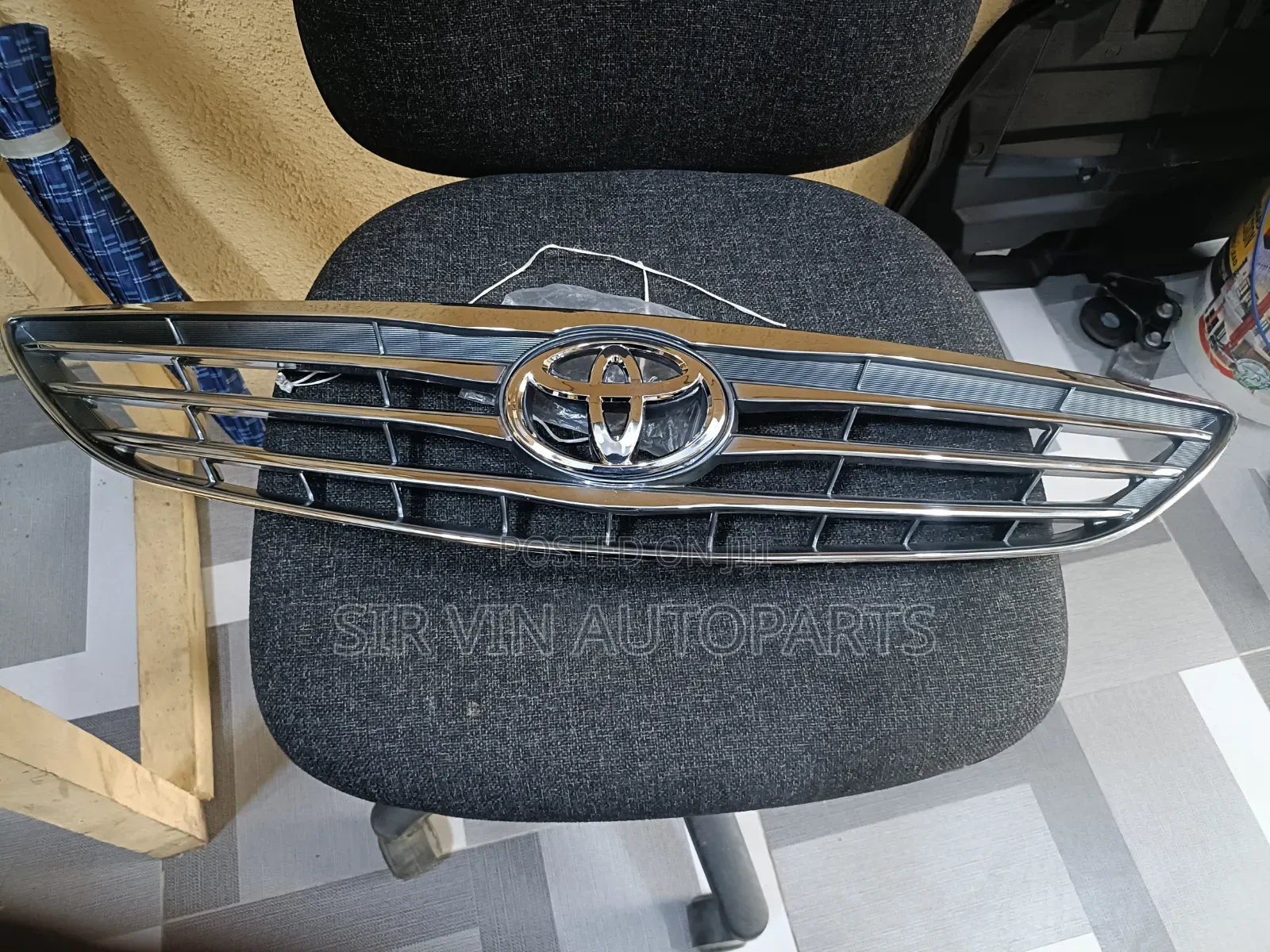 Front Grill Toyota Camry 2005-2006 (With LOGO)